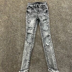 black and white skinny jeans